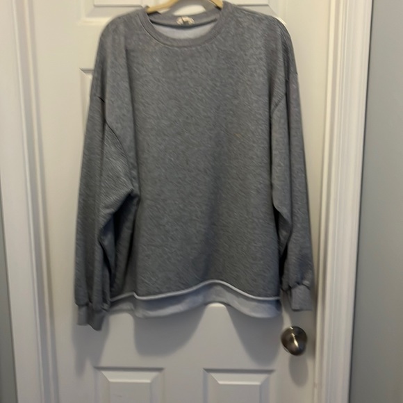 Cute gray sweatshirt! Very comfy! A little longer in the back. - Picture 1 of 5